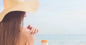 5 gestes beauté pour préparer sa peau au soleil