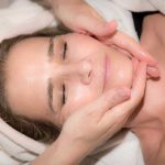 10 MINUTES POUR UN MASSAGE FACIAL REVOLUMISANT