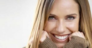 5 ASTUCES ANTI-ÂGE SANS DOULEUR NI EFFORT !