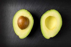 10 RAISONS QUI DEVRAIENT NOUS INCITER À MANGER DE L’AVOCAT TOUS LES JOURS !