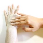SPÉCIAL HIVER : GOMMAGES MAISON POUR PEAU SÈCHE