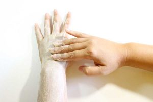 SPÉCIAL HIVER : GOMMAGES MAISON POUR PEAU SÈCHE