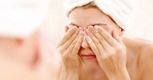 LES ERREURS QUE L’ON COMMET TOUTES LORS DU DÉMAQUILLAGE !