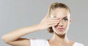 LES BONS GESTES NATURELS POUR DÉGONFLER LES YEUX