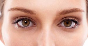 LES RIDES VERTICALES SOUS LES YEUX GÂCHENT MON REGARD