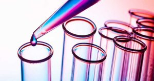QUAND LA CHIMIE RECONSTITUE LA NATURE SUR LES MOLÉCULES