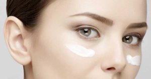 LA MEILLEURE CRÈME POUR RAJEUNIR ET REPULPER LE CONTOUR DE L'ŒIL