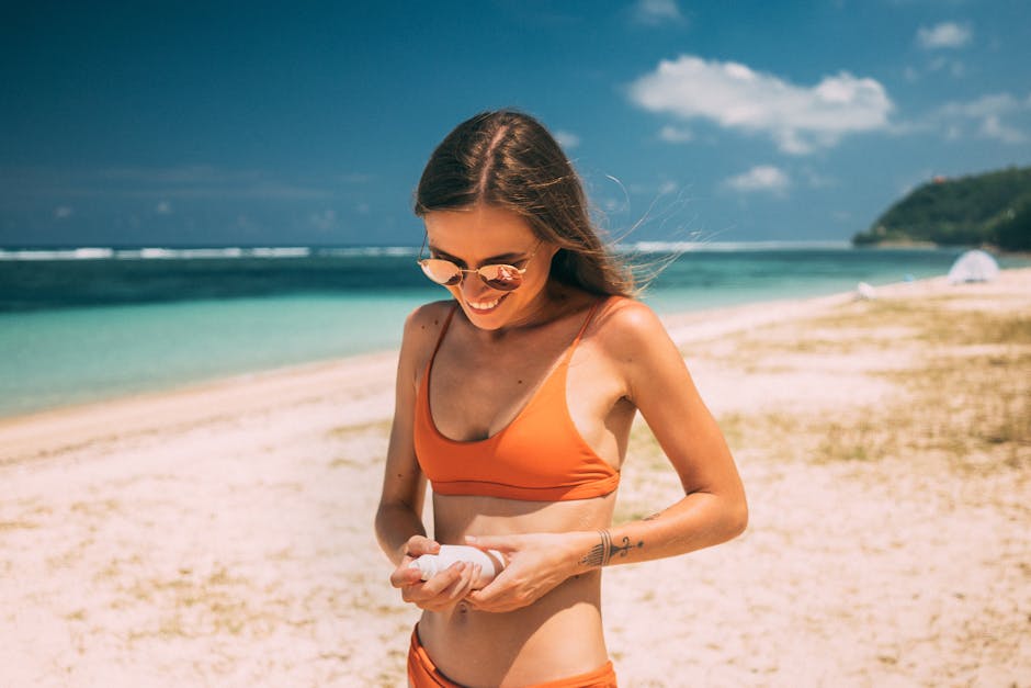 10 erreurs à éviter avec sa protection solaire pour une peau vraiment protégée overcast sky outdoor portrait woman sunscreen protection