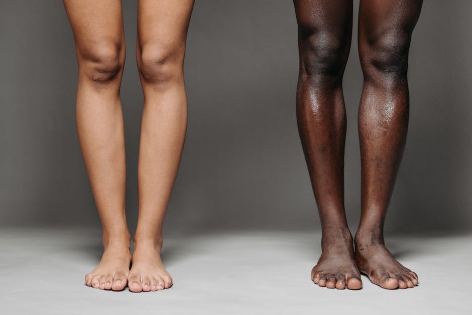 Indice solaire : quel FPS choisir selon votre phototype ? diverse skin tones hands side by side natural light