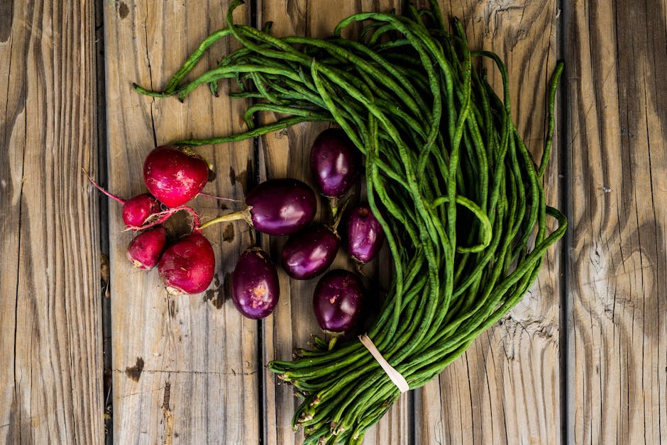 5 aliments anti-âge à intégrer dans votre alimentation pour préserver l'éclat de votre peau colorful anti-aging foods flat lay wooden table