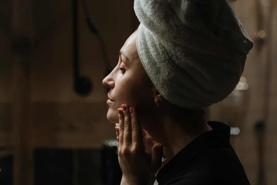 Ailes du nez : 5 rituels purifiants pour des pores nets et une peau matte woman face steam bowl towel head spa home treatment