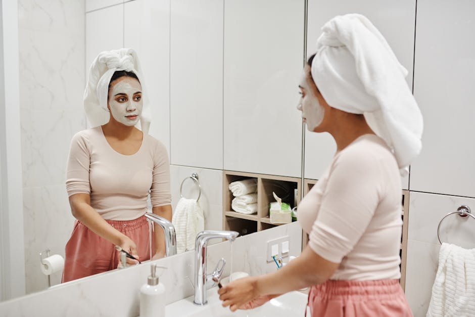 5 habitudes essentielles pour retrouver un teint lumineux et éclatant double cleansing evening skincare routine sink bathroom