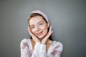 5 gestes pour oxygéner sa peau et retrouver un teint éclatant woman glowing skin fresh face natural beauty skincare landscape