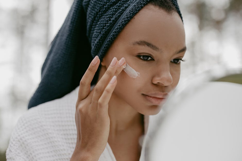 5 gestes beauté express pour un look soigné quand le temps manque light tinted moisturizer cream face application natural glow skin