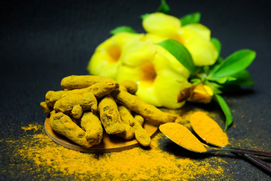 5 aliments qui favorisent la production naturelle d'acide hyaluronique turmeric spices herbs colorful skincare nutrition