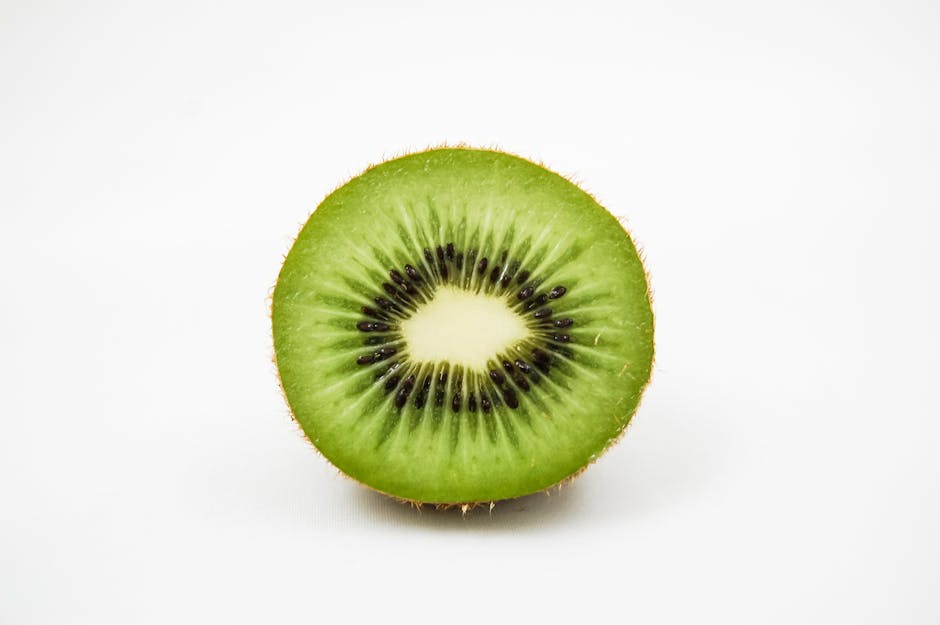 5 aliments qui favorisent la production naturelle d'acide hyaluronique kiwi sliced vitamin C fresh fruit