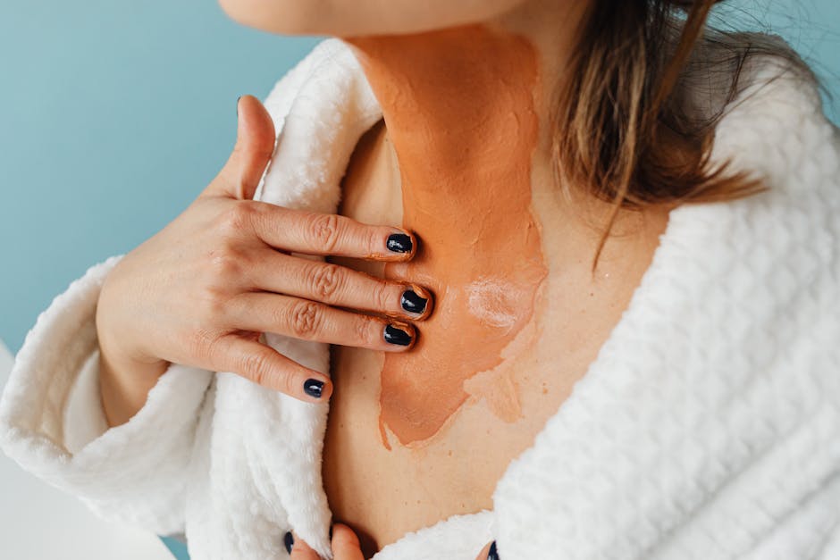Acide hyaluronique : bien au-delà du visage, les zones du corps à traiter close-up neck décolleté skin texture aging skincare
