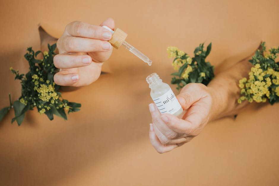 Protéger ses mains du soleil : taches brunes, UVA et soins adaptés anti-aging hand care serum skincare product