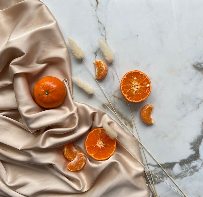 Routine beauté d'automne : comment préparer sa peau en une semaine orange slices vitamin c serum bottle marble surface