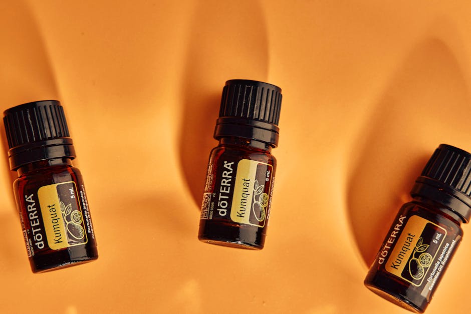 Photosensibilisation : médicaments, plantes et parfums qui rendent votre peau vulnérable au soleil essential oils bottles citrus drops skin close up