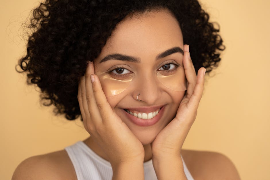 Cernes et poches sous les yeux : comprendre la différence pour mieux les traiter close up tired eyes dark circles puffiness under eye skin