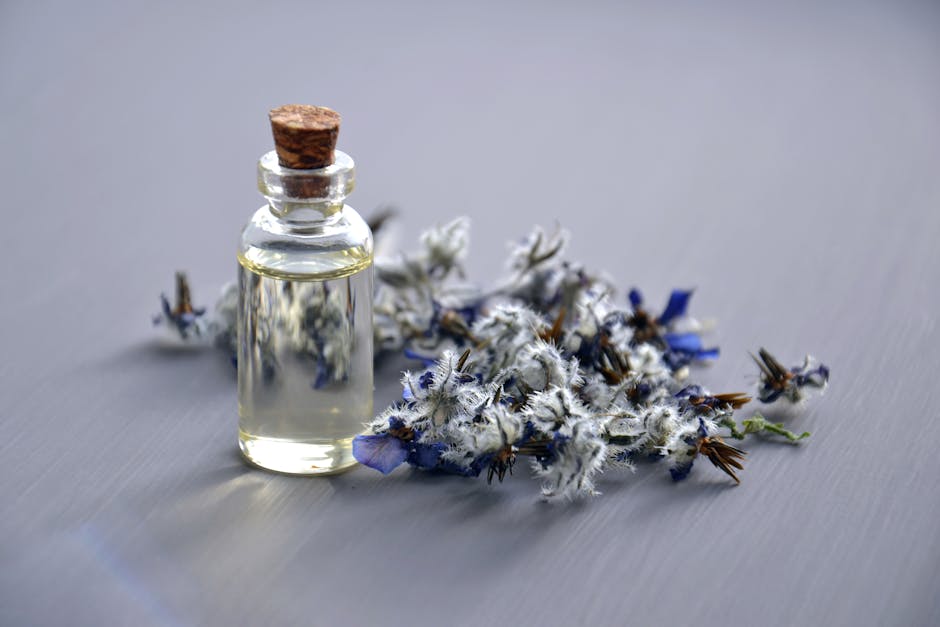 Huiles végétales : le guide complet pour nourrir, réparer et sublimer votre peau linseed flaxseed oil bottle flax plant beauty