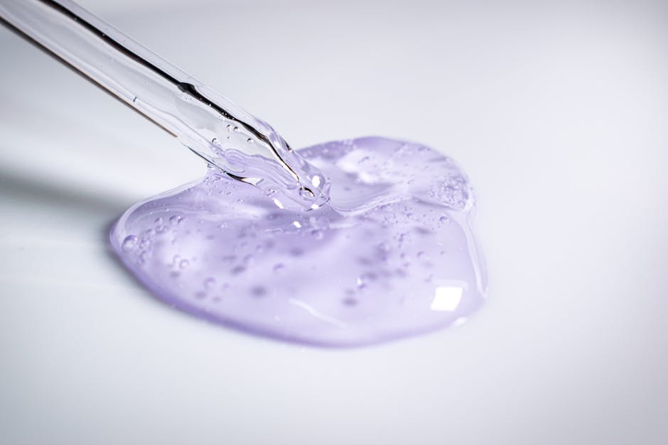 Sérums lissants à effet immédiat : comment ils agissent et comment bien les choisir serum dropper bottle skincare ingredients laboratory