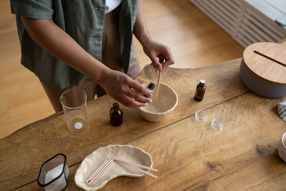 Soins cocooning pour peaux sèches en hiver : les textures qui font vraiment la différence natural body balm shea butter organic ingredients wooden table