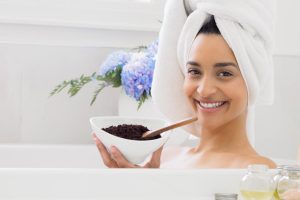 Gommage au café : bienfaits réels, limites et recette maison coffee scrub natural beauty skincare spa landscape