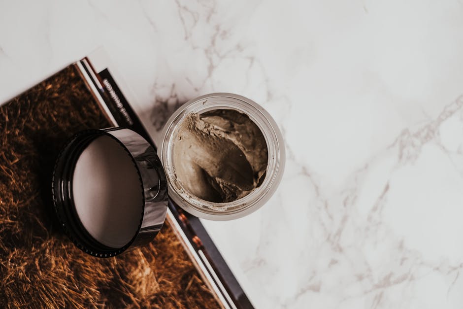 Comment choisir son masque visage selon son type de peau ? different face mask textures clay gel sheet mask flat lay beauty