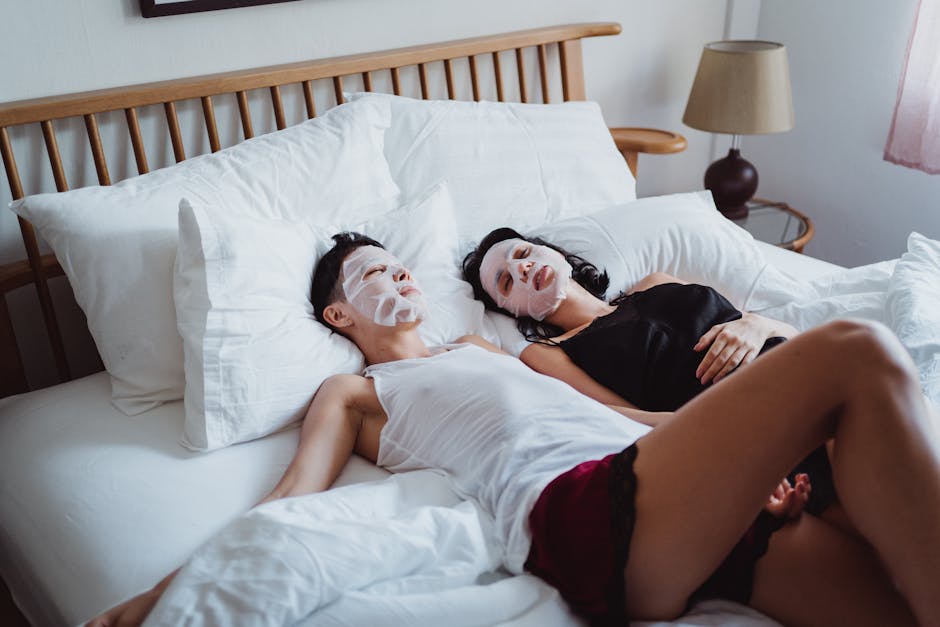 Comment choisir son masque visage selon son type de peau ? woman relaxing with sheet mask on sofa home spa moment