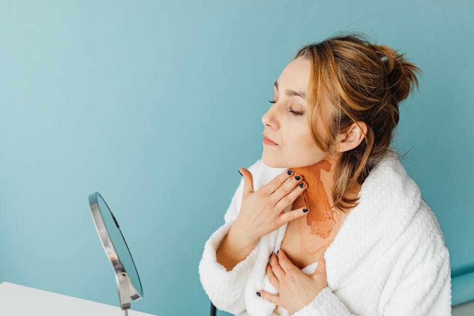 Peau fatiguée : que faire contre le teint terne, les cernes et les rougeurs ? red skin irritation tired face woman calm skincare