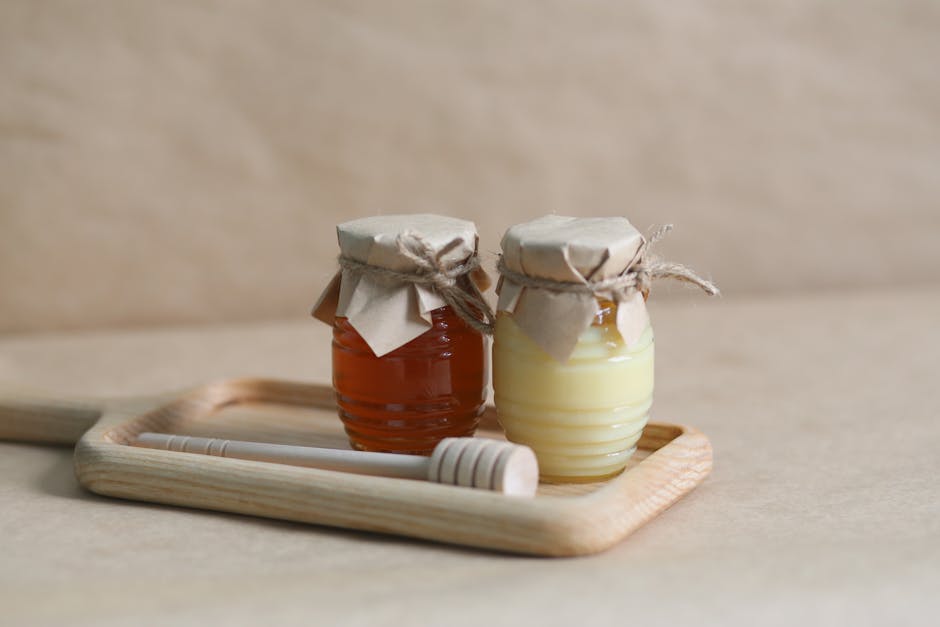 Cosmétiques maison : bonne idée ou risque caché pour votre peau ? natural cosmetic ingredients honey argan oil shea butter wooden surface