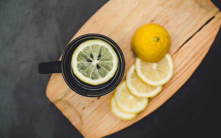 Cure détox : les 5 légumes les plus efficaces pour purifier l'organisme black radish sliced wooden cutting board lemon