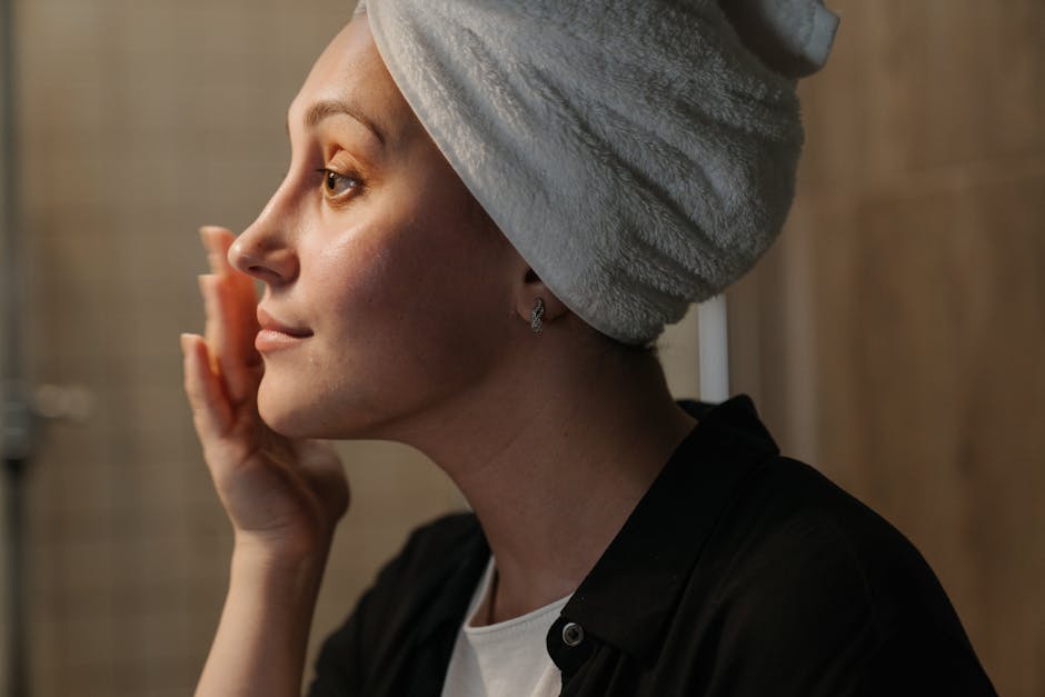 Hydratation du corps : guide complet pour une peau douce et souple toute l'année warm shower skincare gentle products towel bathroom routine