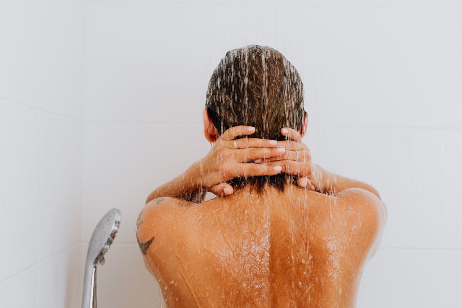 Peau Sensible et Douche : Comment Protéger Votre Épiderme Sans le Fragiliser warm shower water temperature sensitive skin care routine