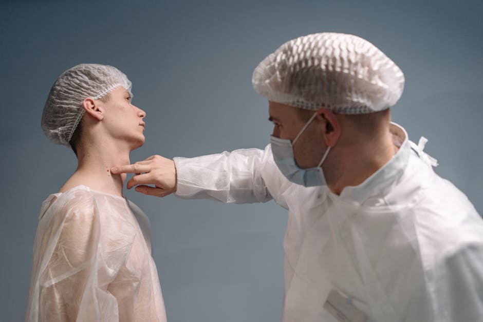 Taches brunes : comprendre leur origine et les atténuer efficacement dermatologist examining patient skin dermoscope clinic
