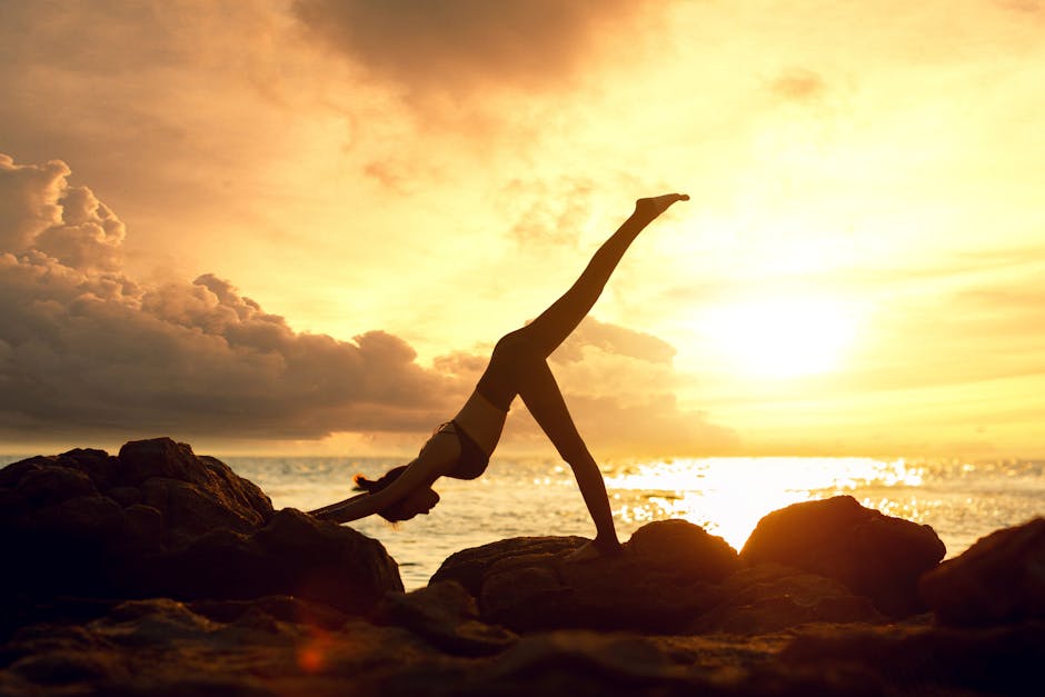 Le sport comme allié anti-âge : ce que la science dit de votre peau woman doing yoga stretching outdoors glowing skin wellness
