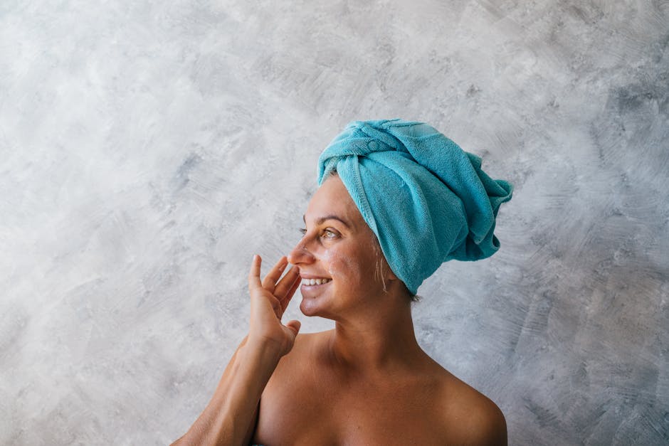 Quel âge a vraiment votre corps ? Ce que votre hygiène de vie révèle sur votre peau woman glowing skin healthy lifestyle morning routine