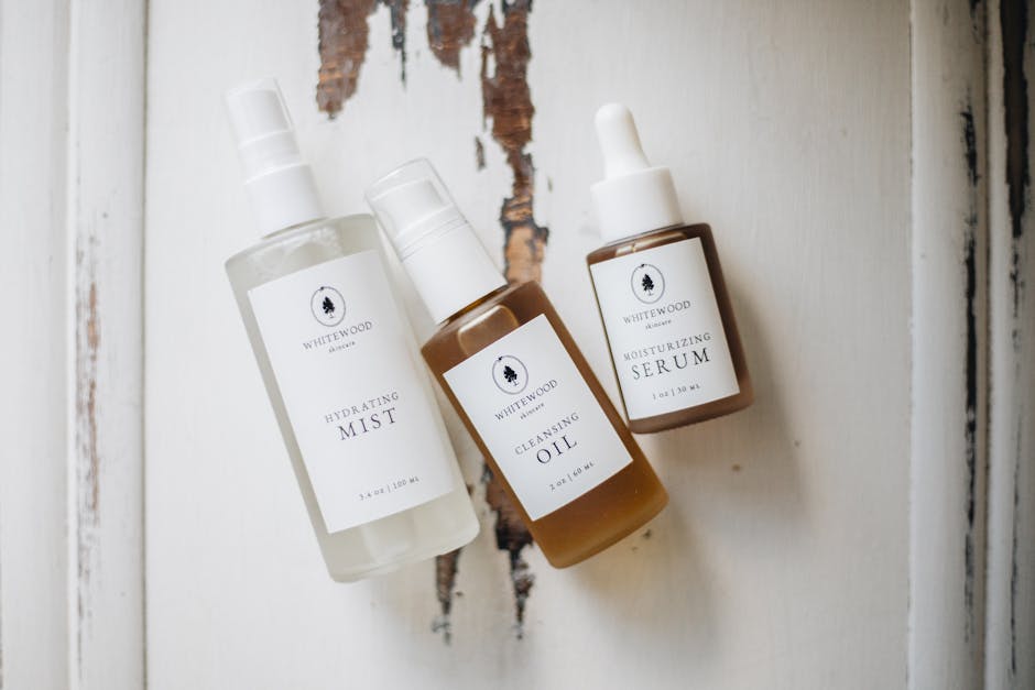 Peau souple après la ménopause : conseils et soins adaptés aux peaux matures skincare routine products serum moisturizer face oil flatlay