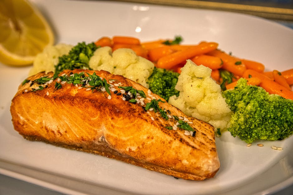 Peau souple après la ménopause : conseils et soins adaptés aux peaux matures healthy food omega-3 rich nuts seeds fish vegetables colorful