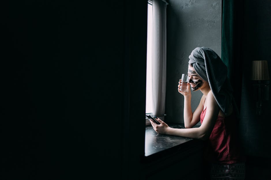 Pollution urbaine et peau en été : comment protéger et réparer votre peau en ville evening skincare cleansing micellar water face routine detox