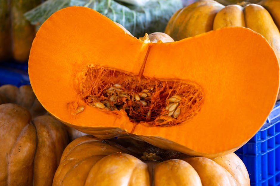 Citrouille et beauté : les bienfaits de cet ingrédient naturel pour votre peau close up pumpkin flesh orange vibrant skincare