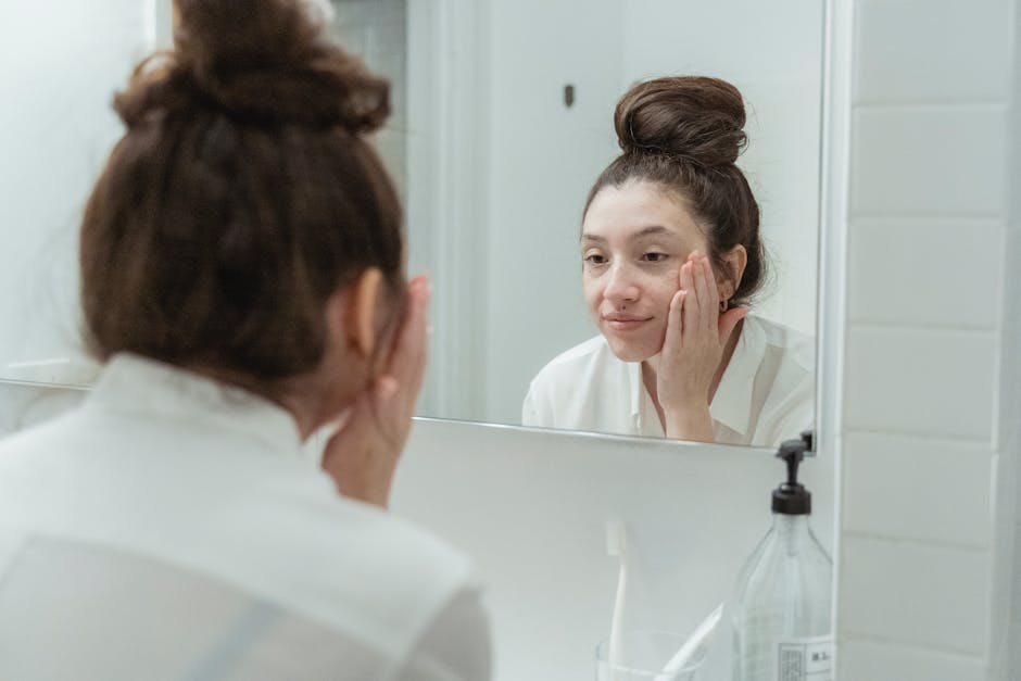 Routine beauté été : comment adapter ses soins dès les premiers beaux jours gentle face cleansing routine summer morning bathroom
