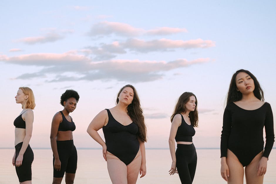 Ventre plat pour la plage : programme de 15 jours efficace et réaliste woman standing tall with good posture on beach confident summer