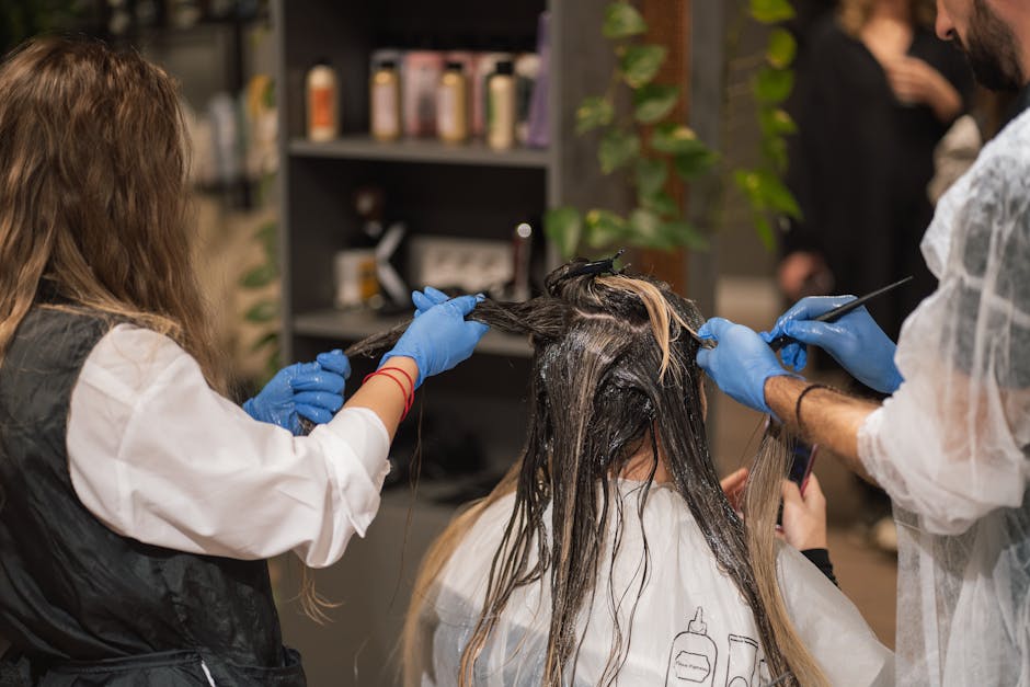 Huile de coco : bienfaits pour la peau et les cheveux, conseils d'utilisation coconut oil hair mask treatment applying to long hair