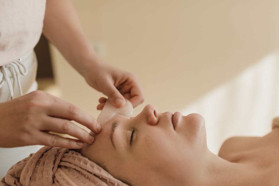 Digitopuncture visage : la technique ancestrale qui aide à atténuer les rides step by step facial massage finger placement forehead brow