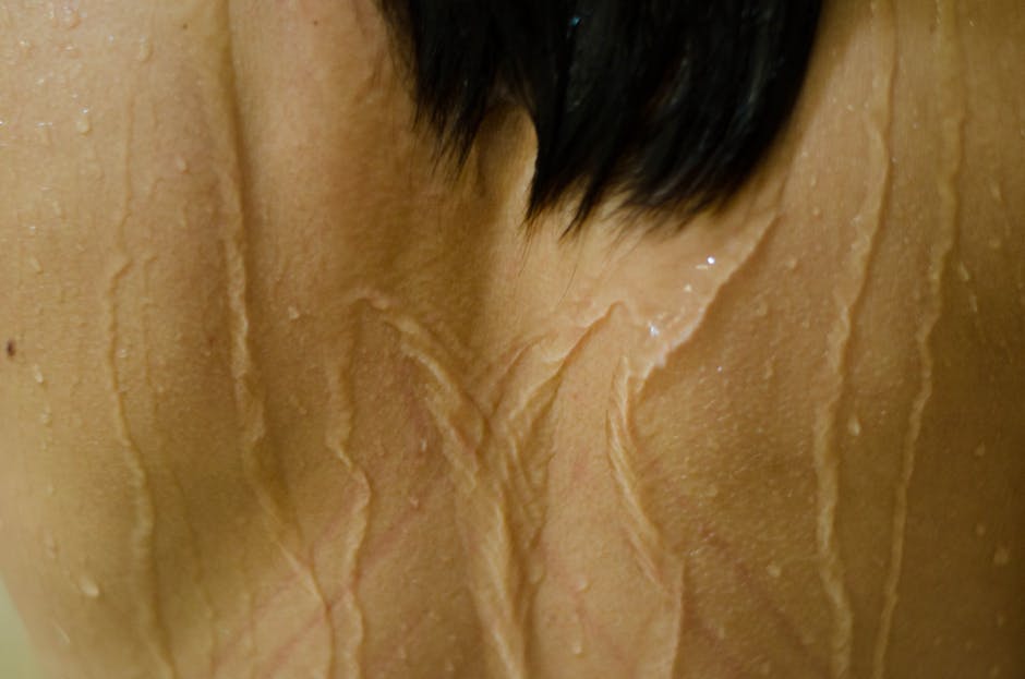 La glycérine en cosmétique : bienfaits, utilisations et conseils pour une peau hydratée close up skin texture hydrated glowing natural