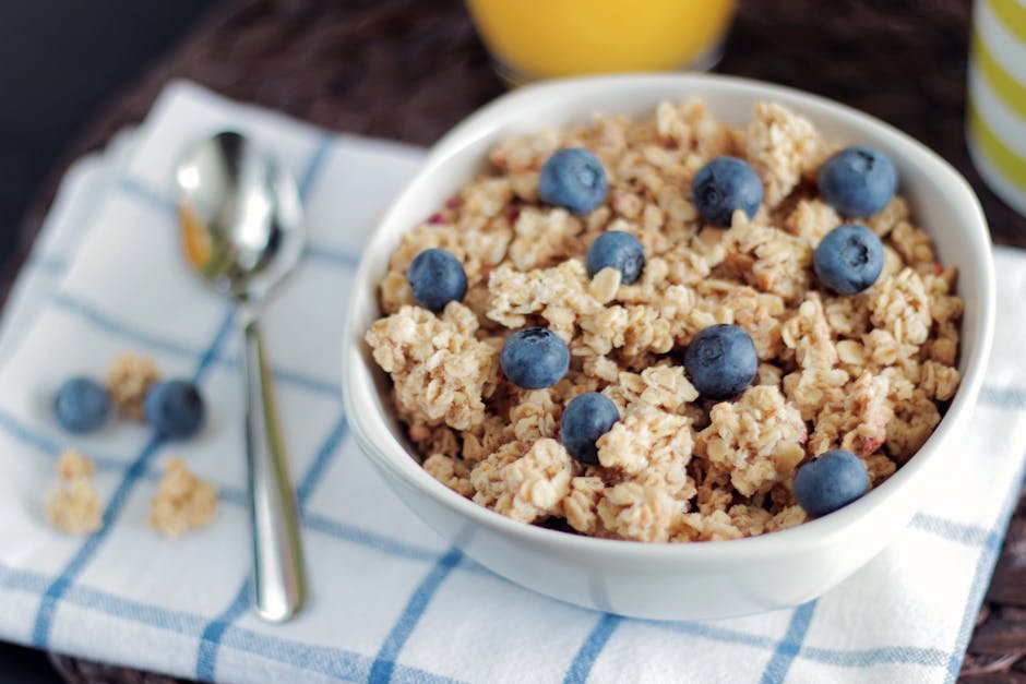 La myrtille et la peau : bienfaits, actifs et utilisations en cosmétique blueberries bowl healthy food wellness lifestyle