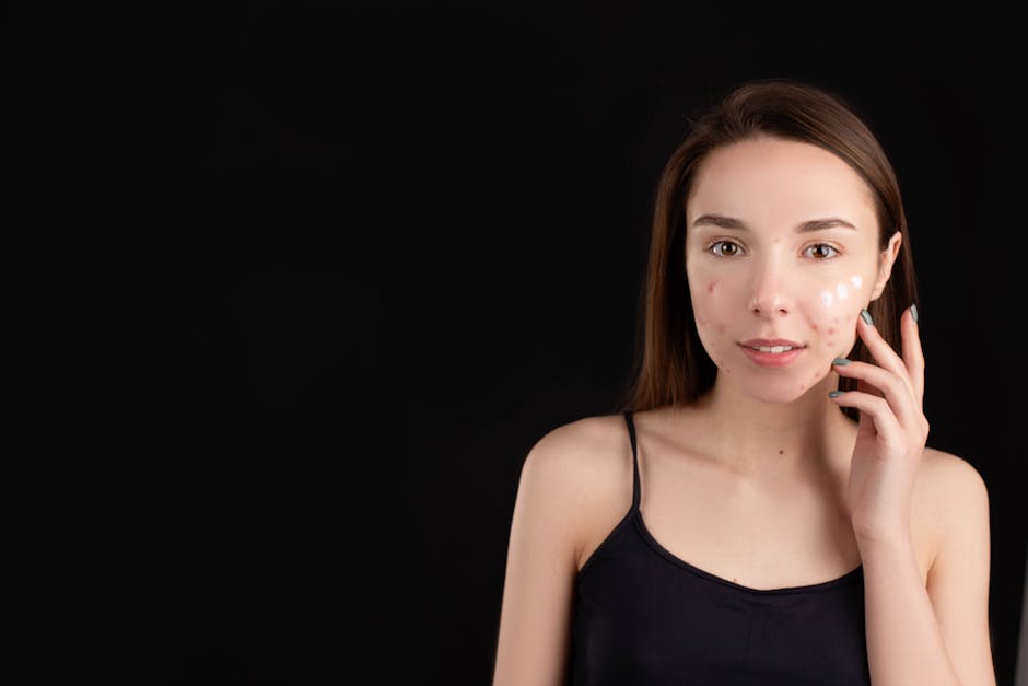 Peau mixte : comprendre, identifier et prendre soin de ce type de peau teenage girl looking at skin hormonal changes concept